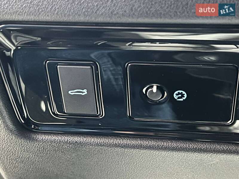 Седан Jaguar XF 2016 в Одесі