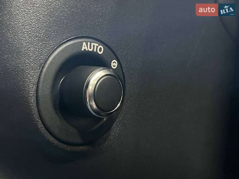 Седан Jaguar XF 2016 в Одесі