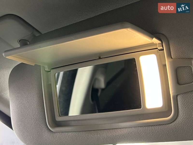 Седан Jaguar XF 2016 в Одесі