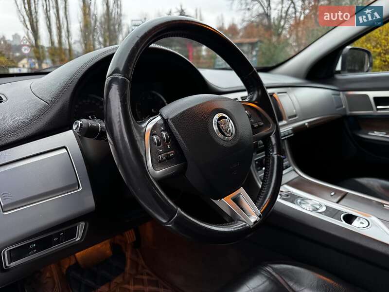 Седан Jaguar XF 2013 в Киеве фото 34 Седан Jaguar XF 2013 в Киеве