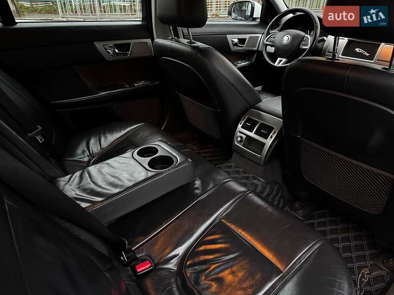 Седан Jaguar XF 2013 в Киеве фото 44 Седан Jaguar XF 2013 в Киеве