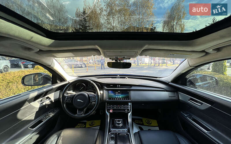 Седан Jaguar XF 2019 в Львове