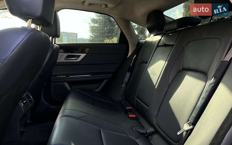 Седан Jaguar XF 2019 в Львове