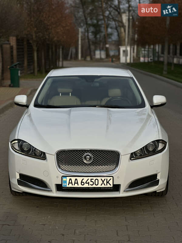 Седан Jaguar XF 2012 в Киеве