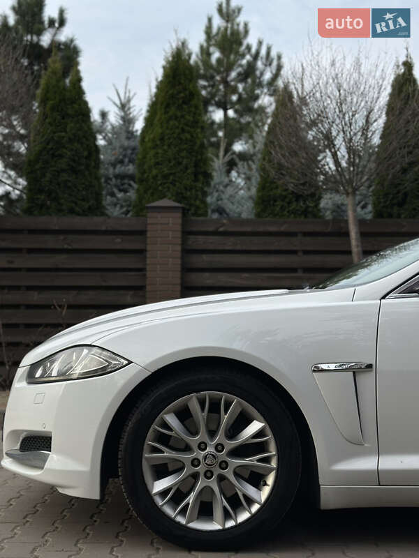 Седан Jaguar XF 2012 в Киеве