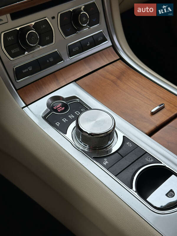 Седан Jaguar XF 2012 в Киеве