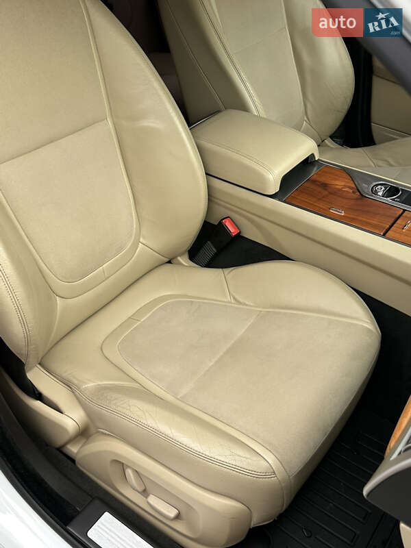 Седан Jaguar XF 2012 в Киеве