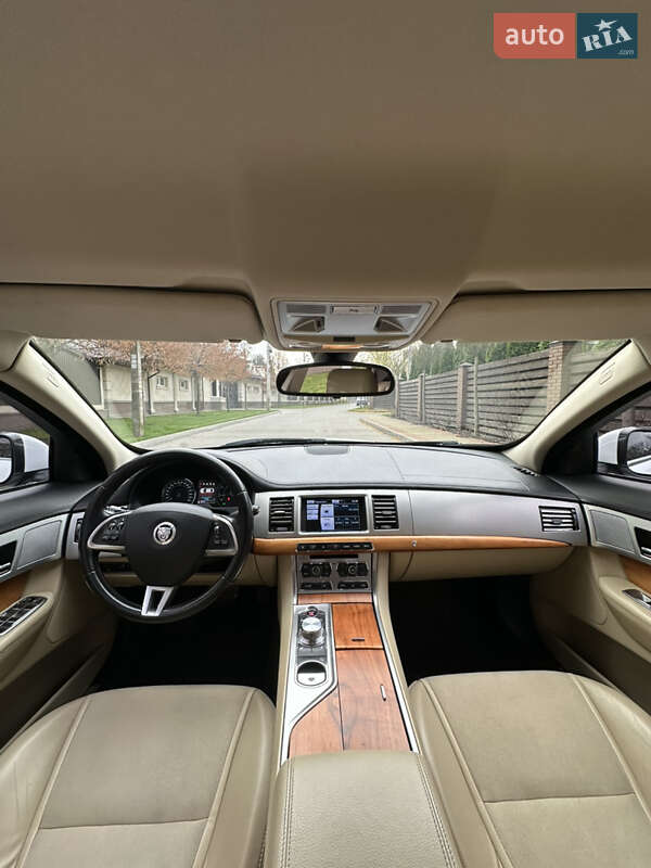 Седан Jaguar XF 2012 в Киеве