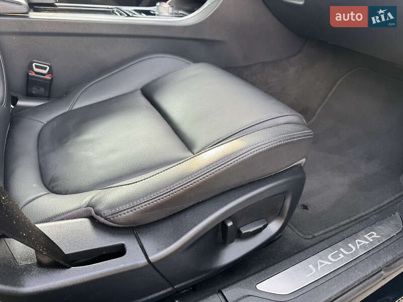 Седан Jaguar XF 2016 в Києві