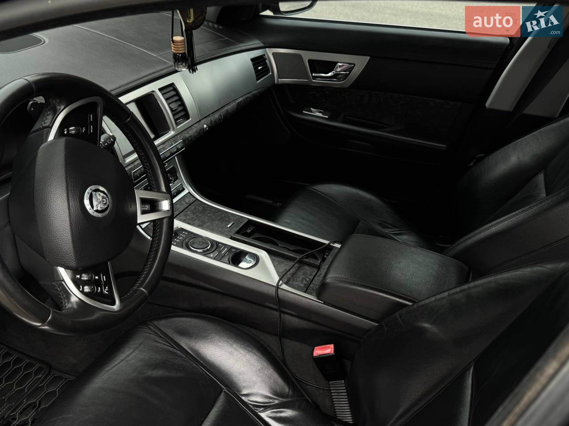2012 Jaguar XF - мініатюра 30