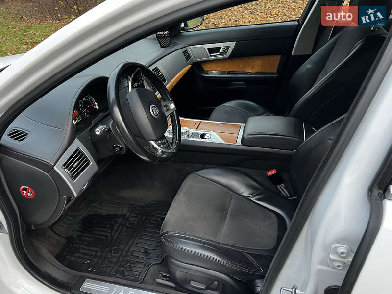 Седан Jaguar XF 2012 в Киеве
