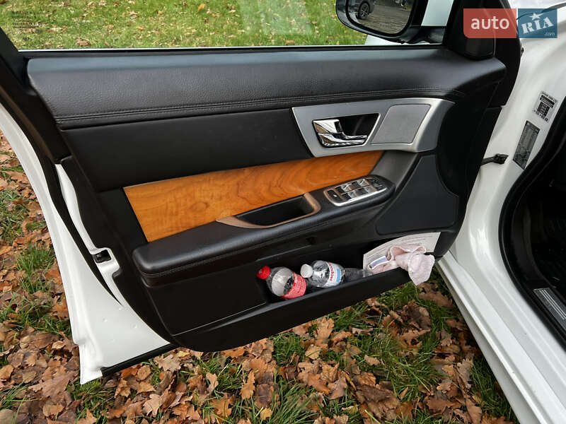 Седан Jaguar XF 2012 в Киеве