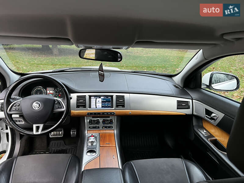Седан Jaguar XF 2012 в Киеве