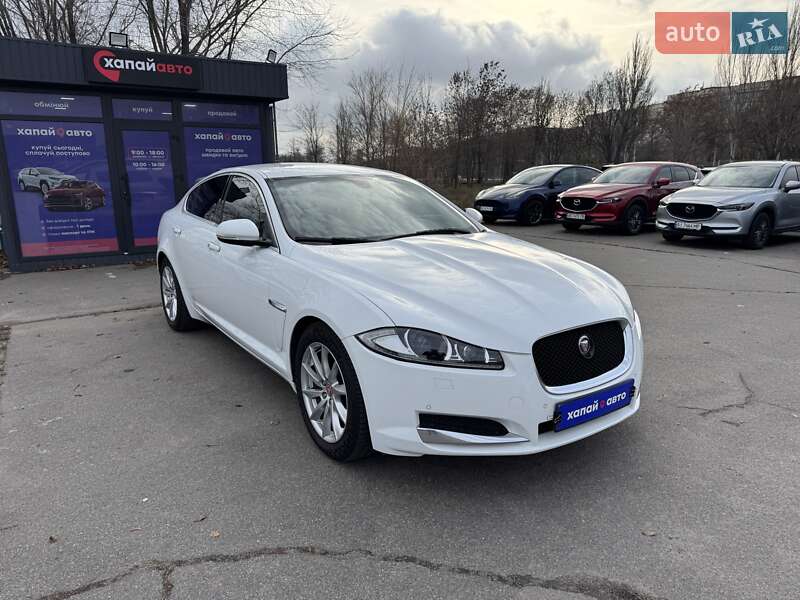 Седан Jaguar XF 2014 в Дніпрі