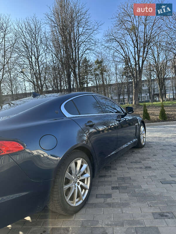 Седан Jaguar XF 2013 в Виннице