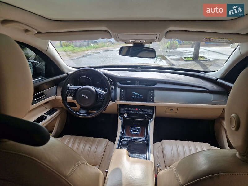 Седан Jaguar XF 2016 в Харкові