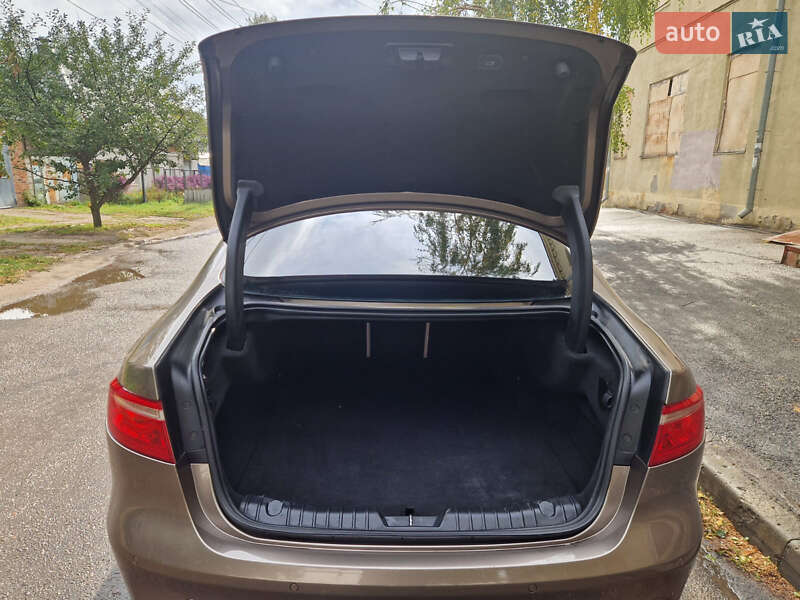 Седан Jaguar XF 2016 в Харкові