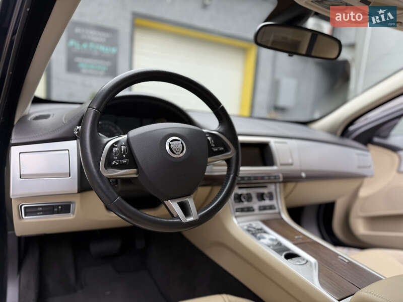 Седан Jaguar XF 2013 в Києві