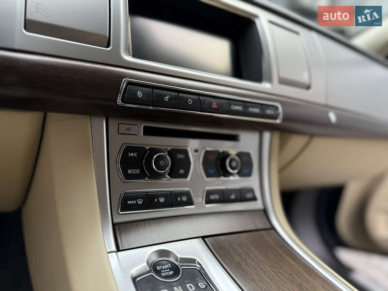 Седан Jaguar XF 2013 в Києві