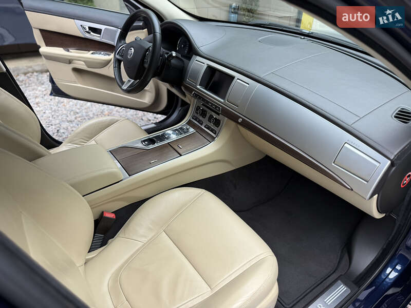 Седан Jaguar XF 2013 в Києві