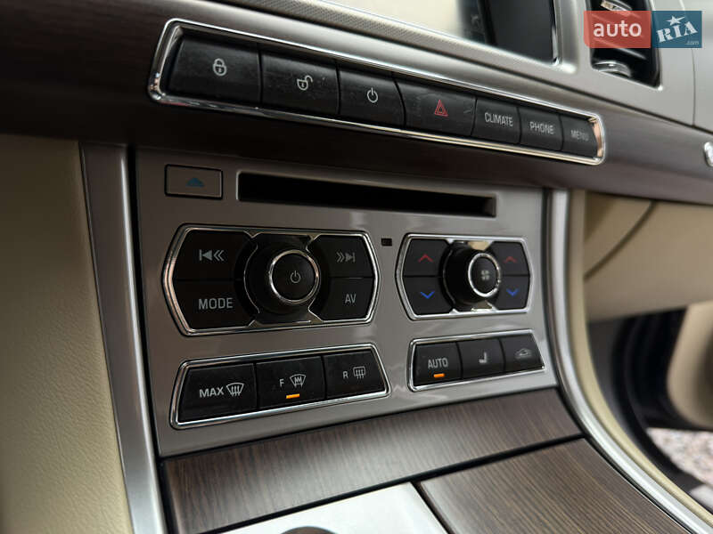 Седан Jaguar XF 2013 в Києві
