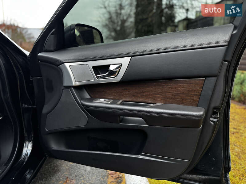 Седан Jaguar XF 2013 в Киеве