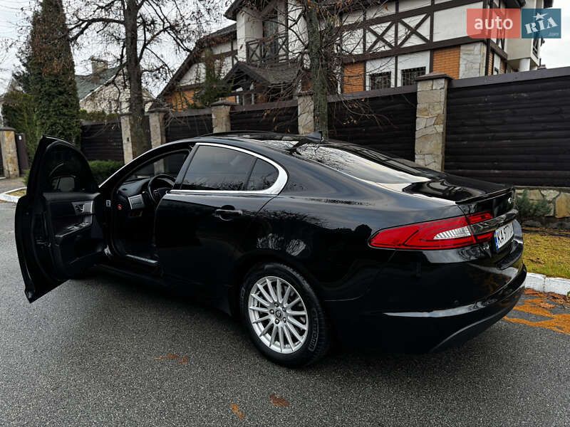 Седан Jaguar XF 2013 в Киеве