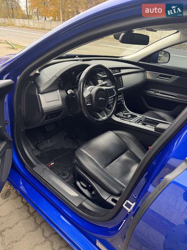 Седан Jaguar XF 2016 в Ивано-Франковске