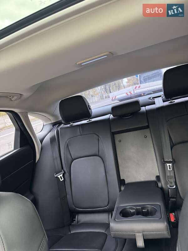 Седан Jaguar XF 2016 в Ивано-Франковске