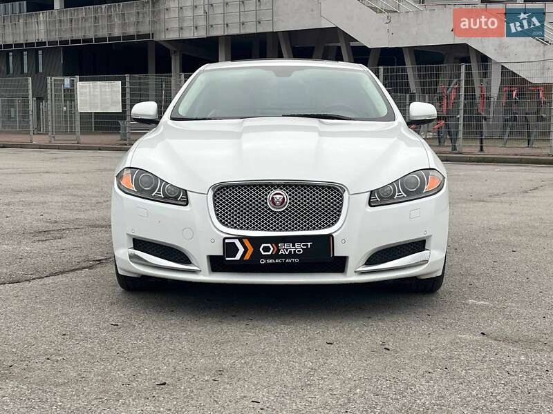 Седан Jaguar XF 2014 в Львове