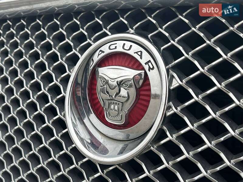Седан Jaguar XF 2014 в Львове