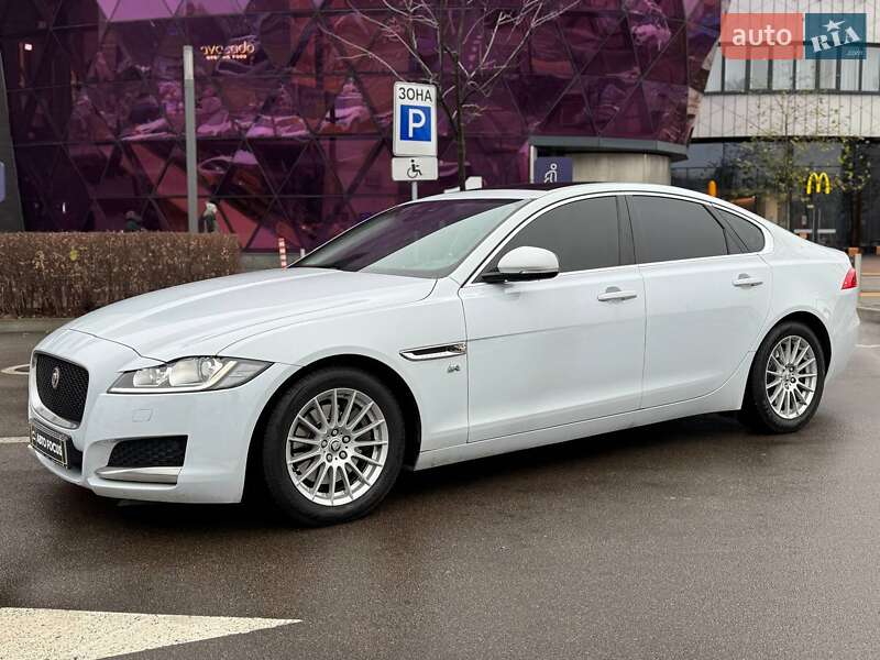 Седан Jaguar XF 2015 в Киеве