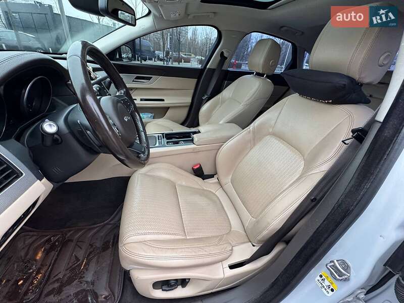Седан Jaguar XF 2015 в Киеве