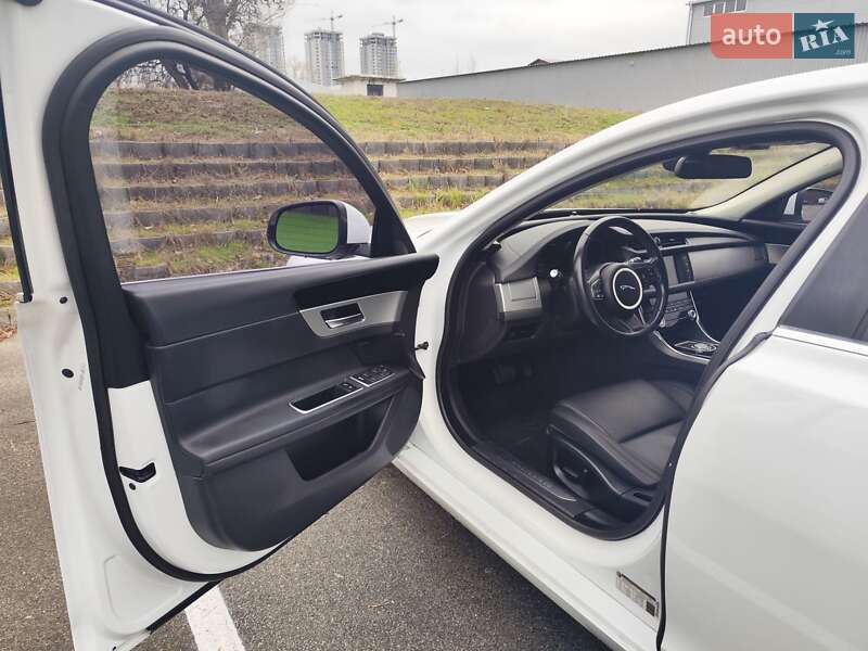 Седан Jaguar XF 2017 в Києві