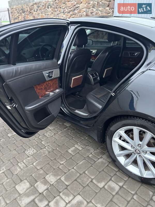 Седан Jaguar XF 2010 в Білій Церкві