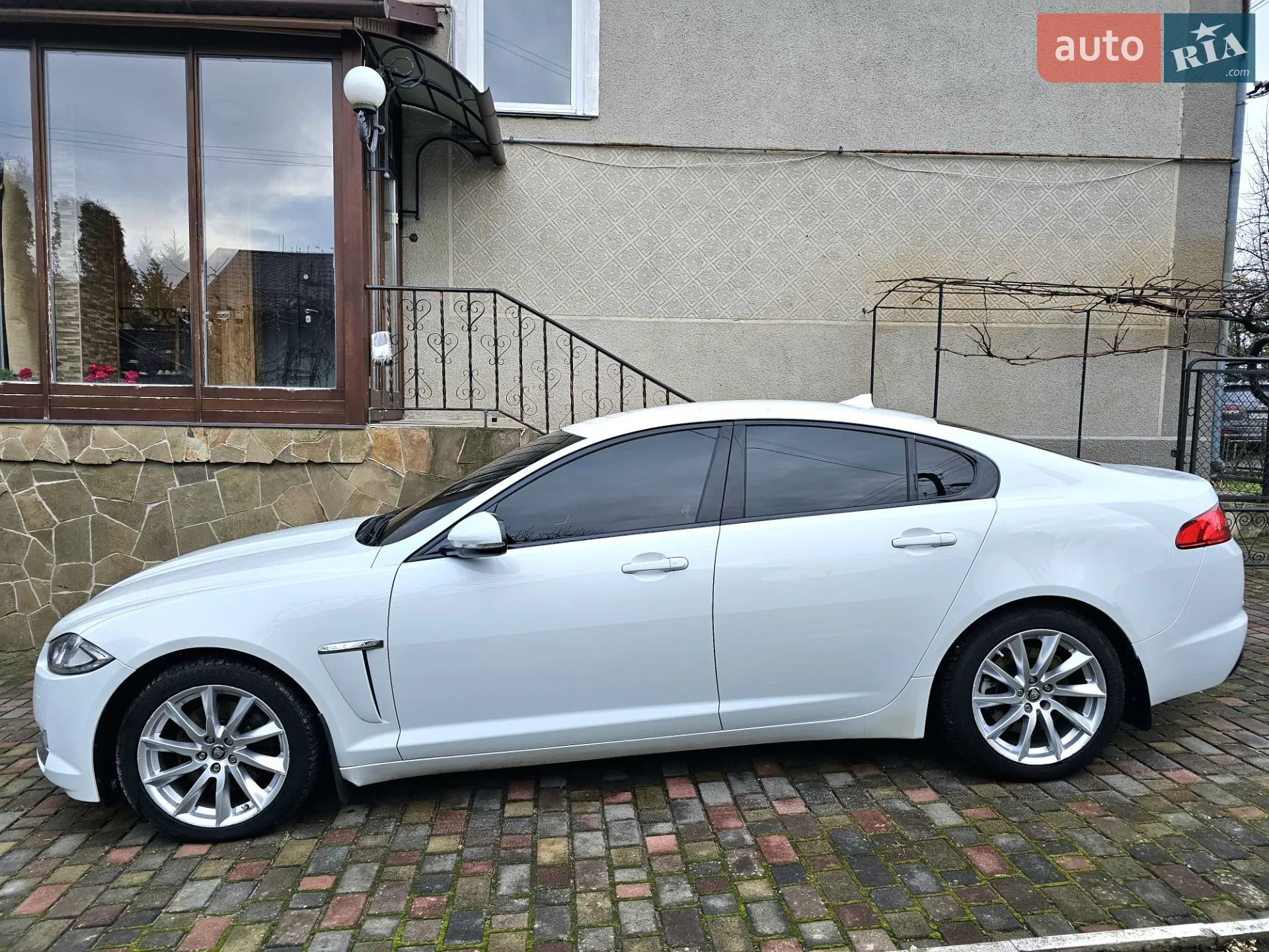 2012 Jaguar XF - мініатюра 18