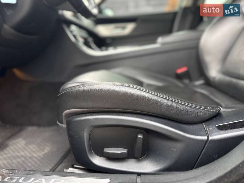 Седан Jaguar XF 2016 в Киеве фото 16 Седан Jaguar XF 2016 в Киеве
