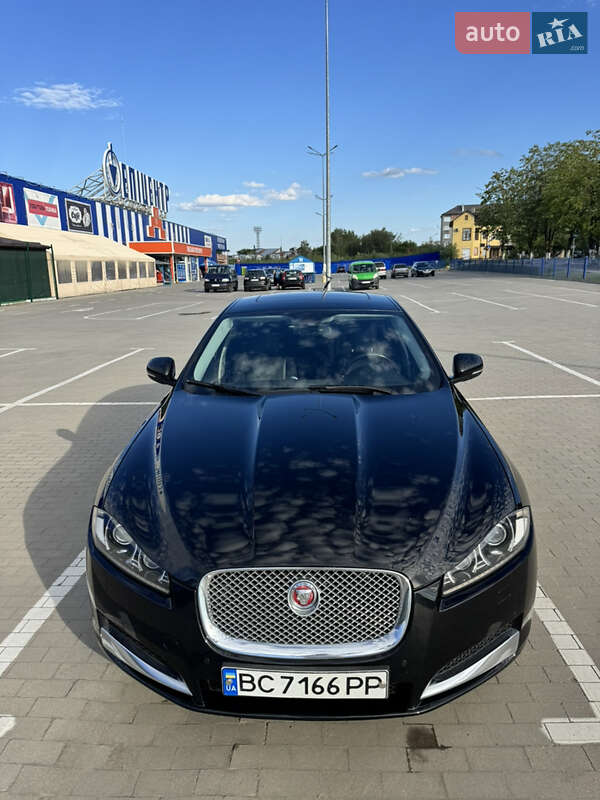 Седан Jaguar XF 2014 в Львові