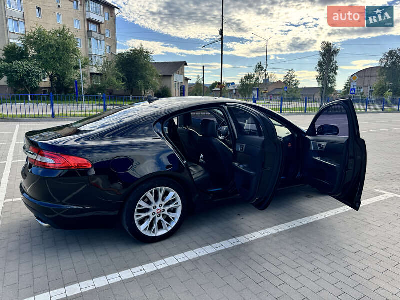 Седан Jaguar XF 2014 в Львові