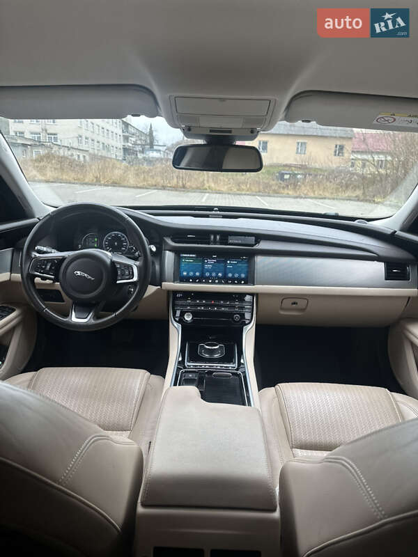 Седан Jaguar XF 2017 в Дніпрі