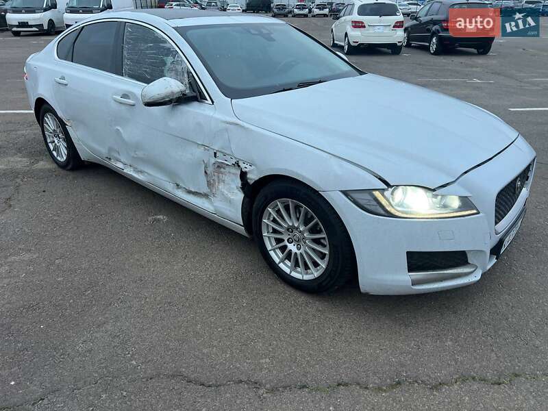 Седан Jaguar XF 2015 в Киеве