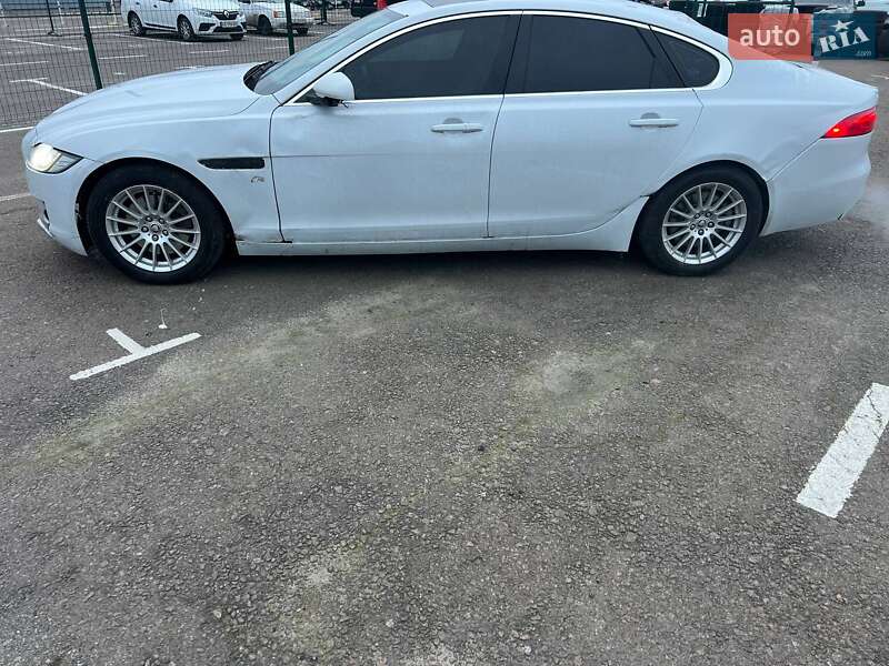 Седан Jaguar XF 2015 в Киеве