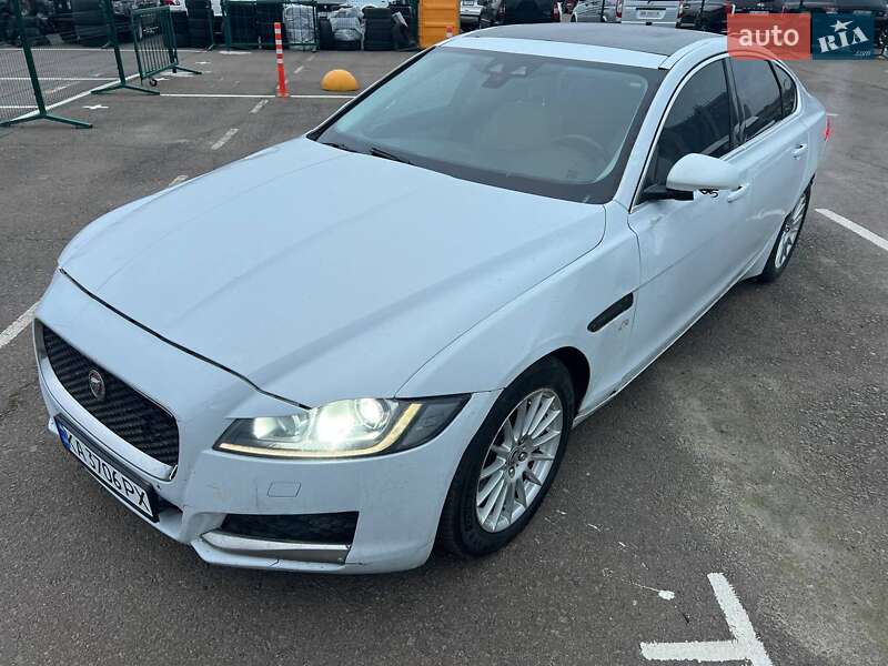 Седан Jaguar XF 2015 в Киеве