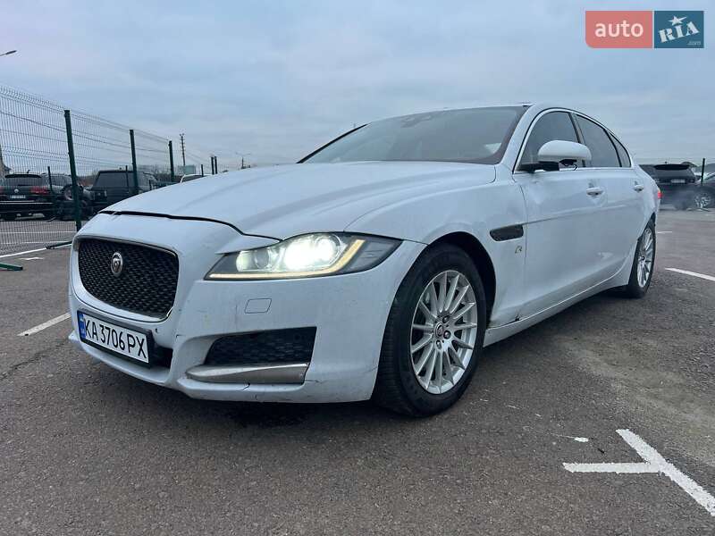 Седан Jaguar XF 2015 в Киеве