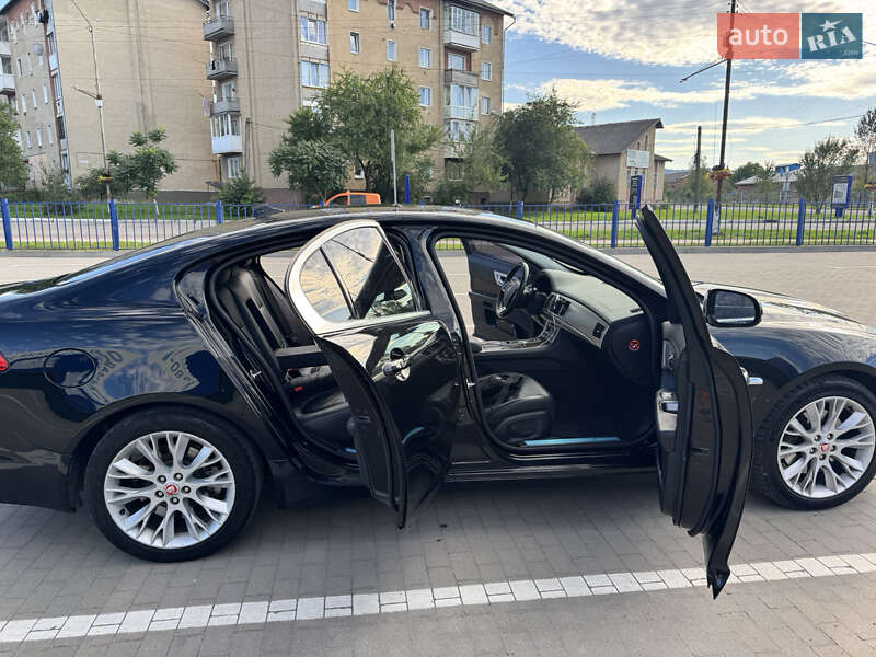 Седан Jaguar XF 2014 в Львові