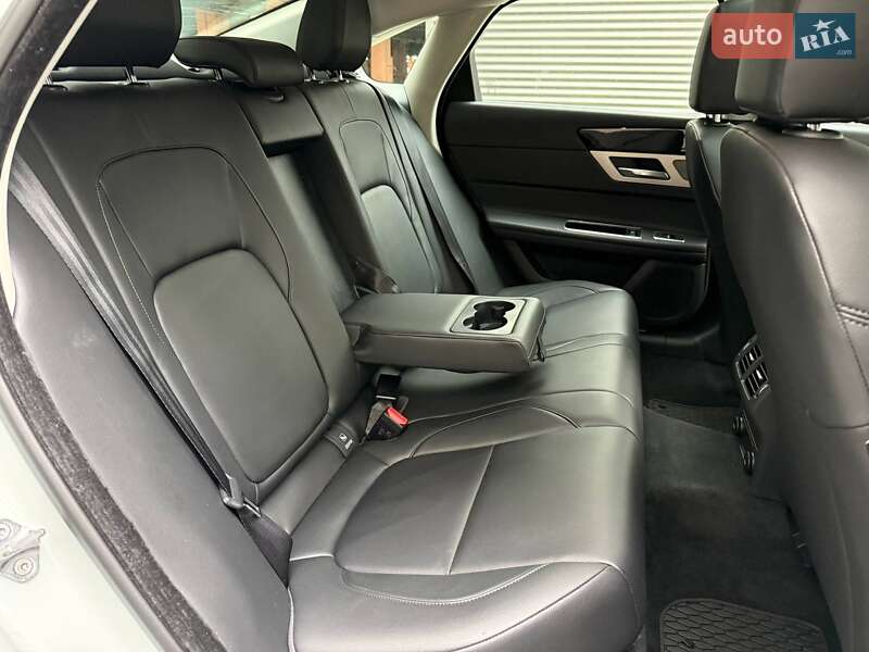 Седан Jaguar XF 2017 в Киеве фото 12 Седан Jaguar XF 2017 в Киеве