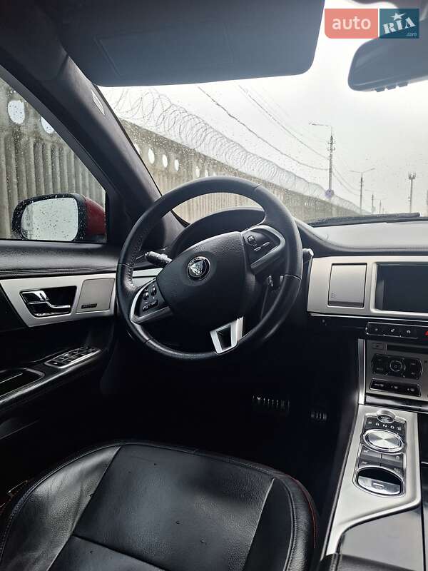 Седан Jaguar XF 2015 в Борисполе