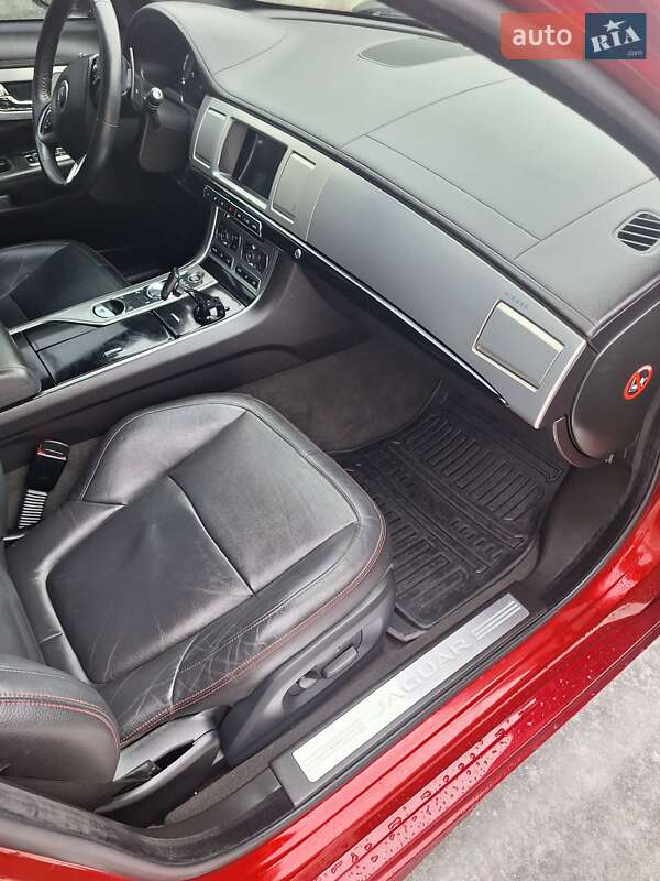 Седан Jaguar XF 2015 в Борисполе