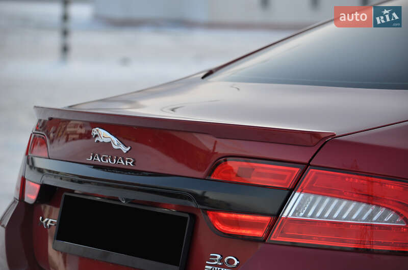 Седан Jaguar XF 2015 в Киеве