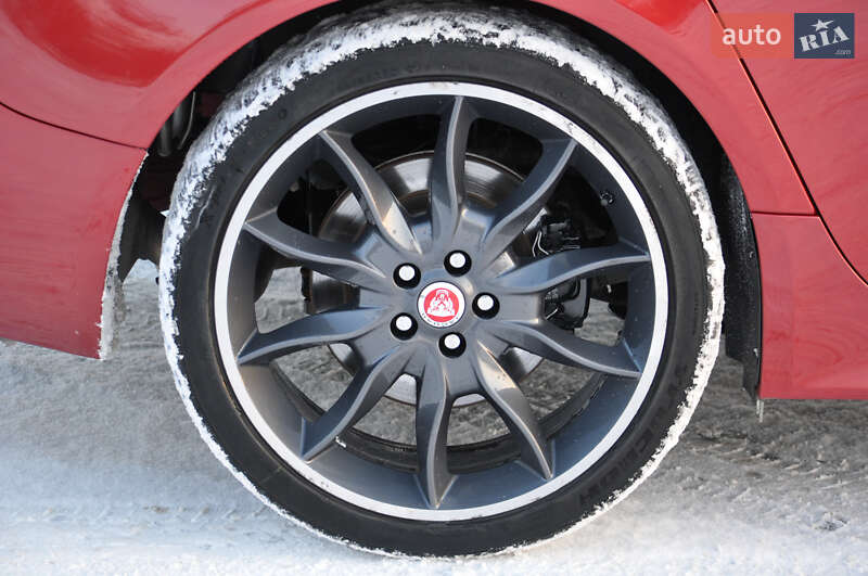 Седан Jaguar XF 2015 в Киеве